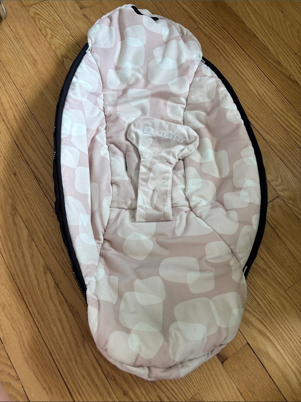 4moms reversible plush newborn insert compatible with mamaRoo